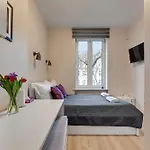 Host Apartment *