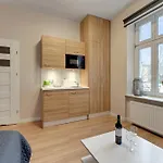 Host Apartment *